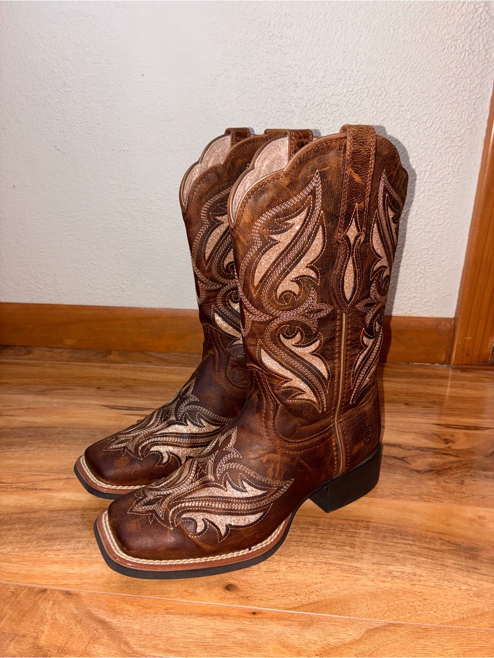 Ariat Women’s Round Up Bliss Shimmer Western Cowboy/Cowgirl Boots- size 6 B